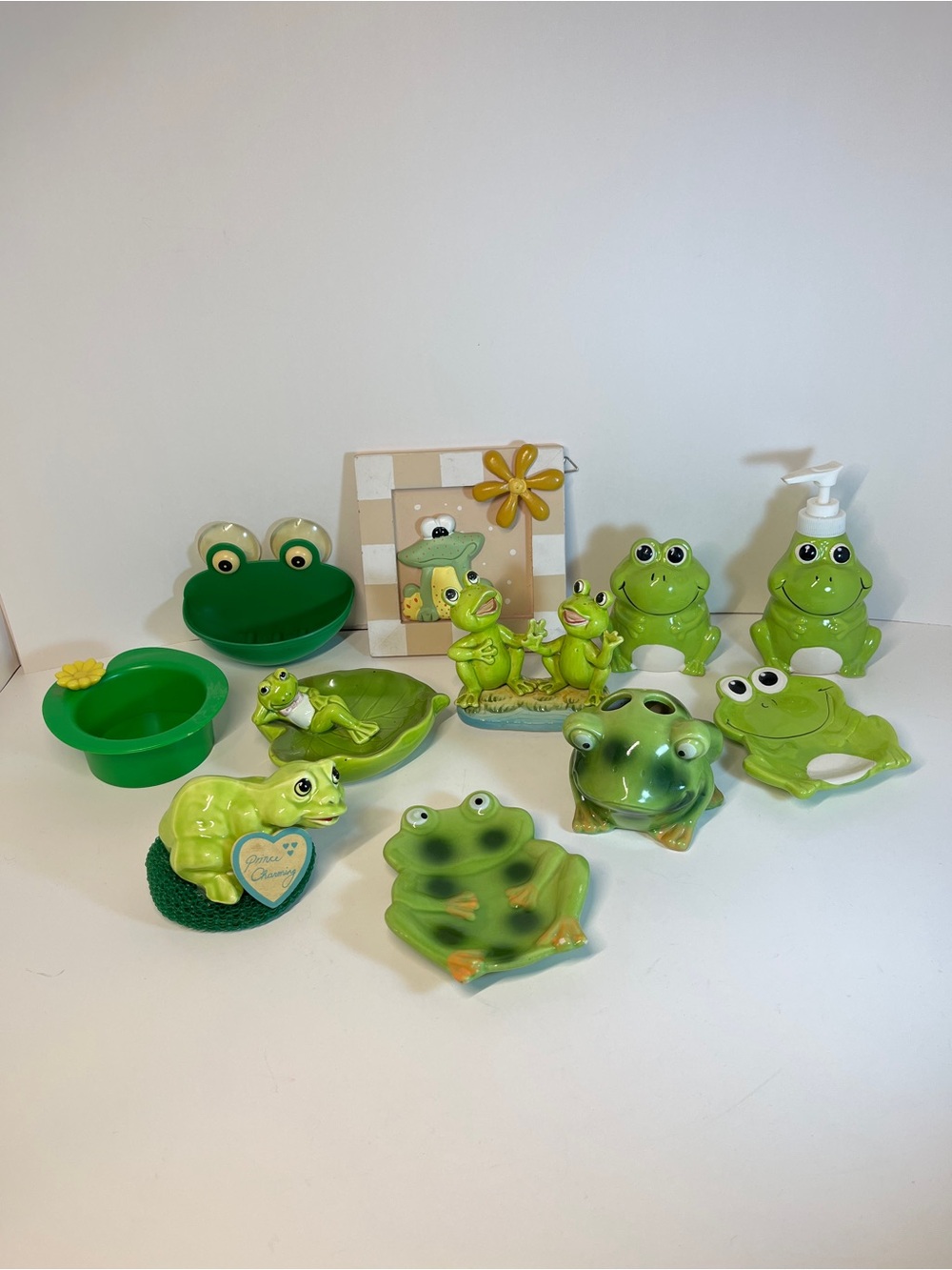 Vintage Bathroom Frog Decor Lot Bundle Soap Dish Toothbrush Holder Sponge MCM